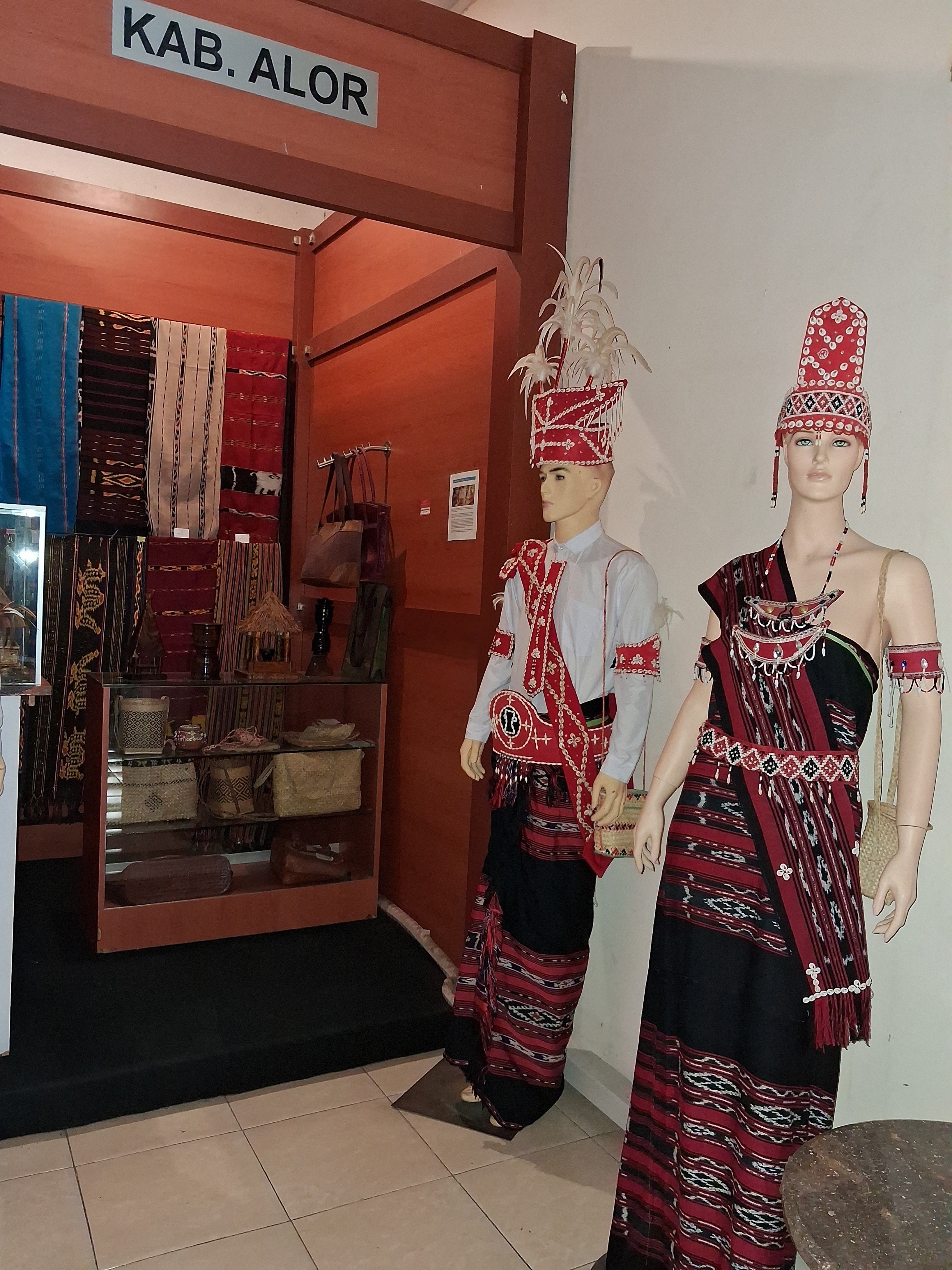 Foto Tenun Ikat Alor