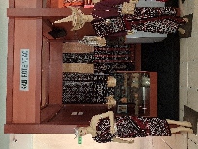Foto Tenun Rote
