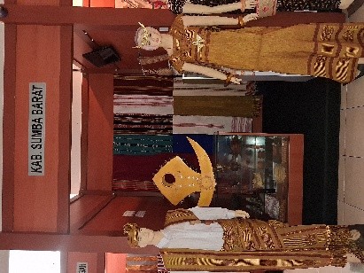 Foto Tenun Ikat Sumba Barat